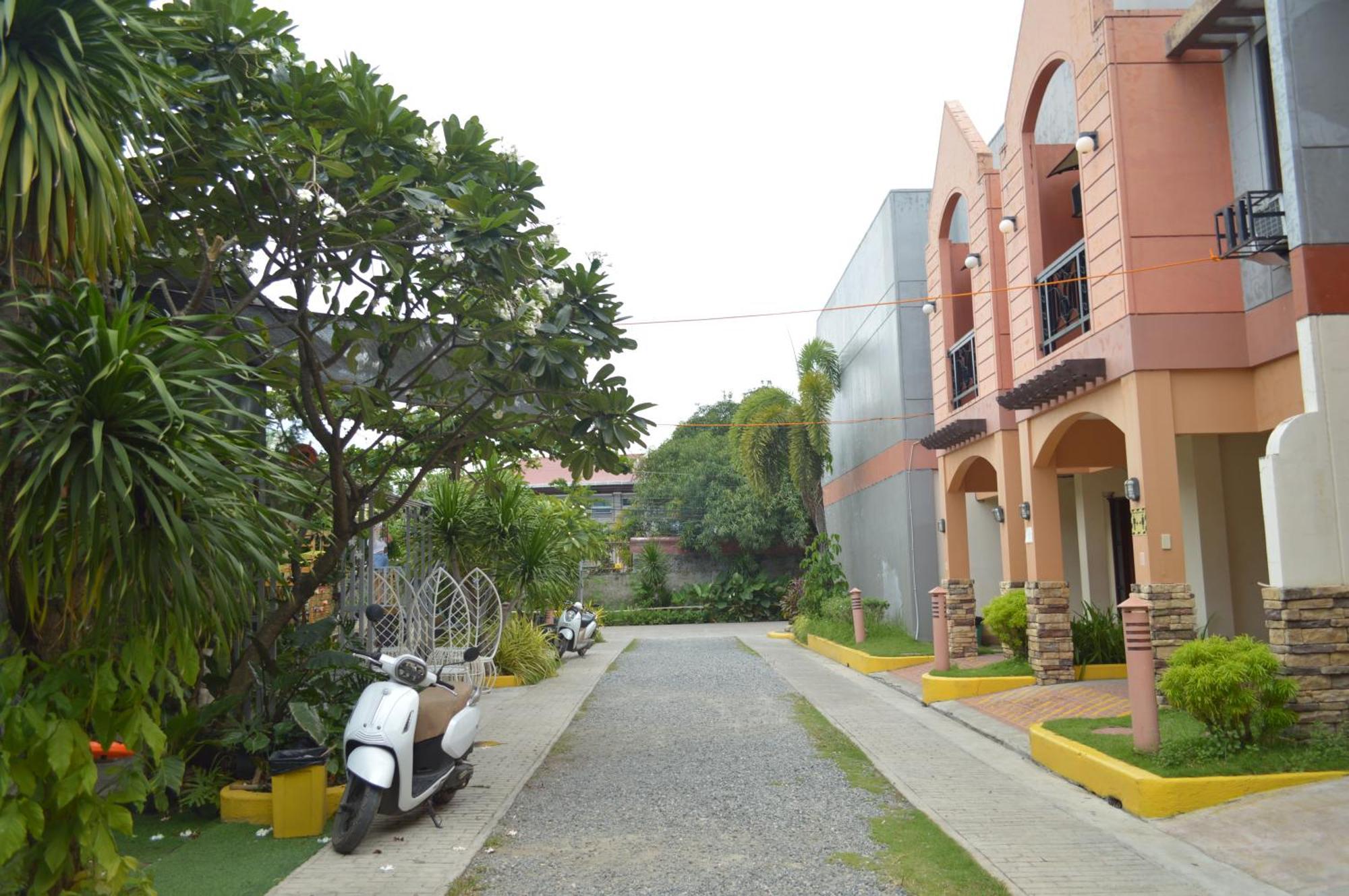 Manora Apartment Talisay  Ngoại thất bức ảnh