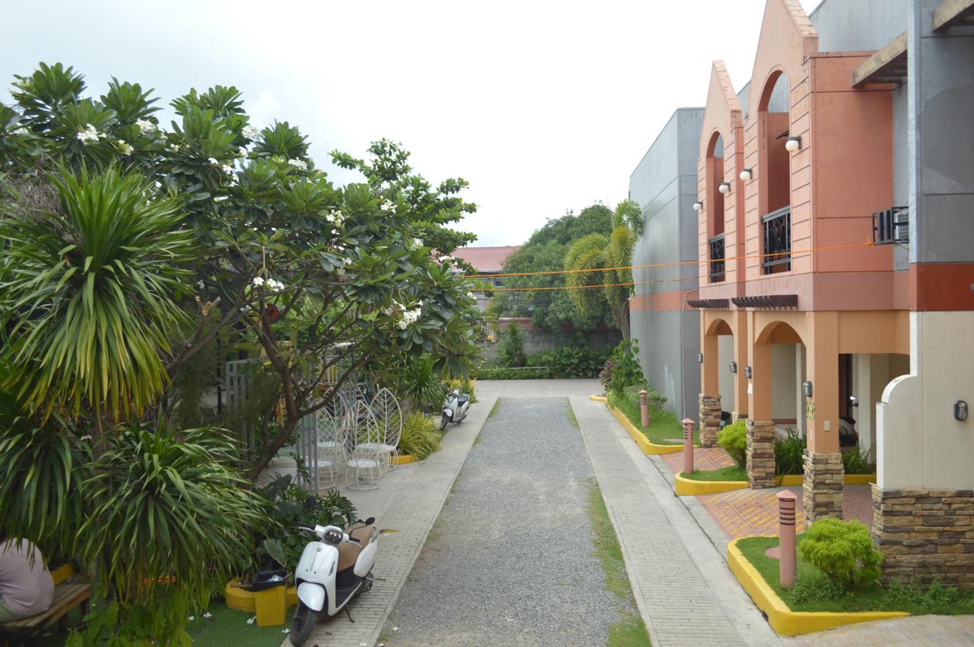 Manora Apartment Talisay  Ngoại thất bức ảnh