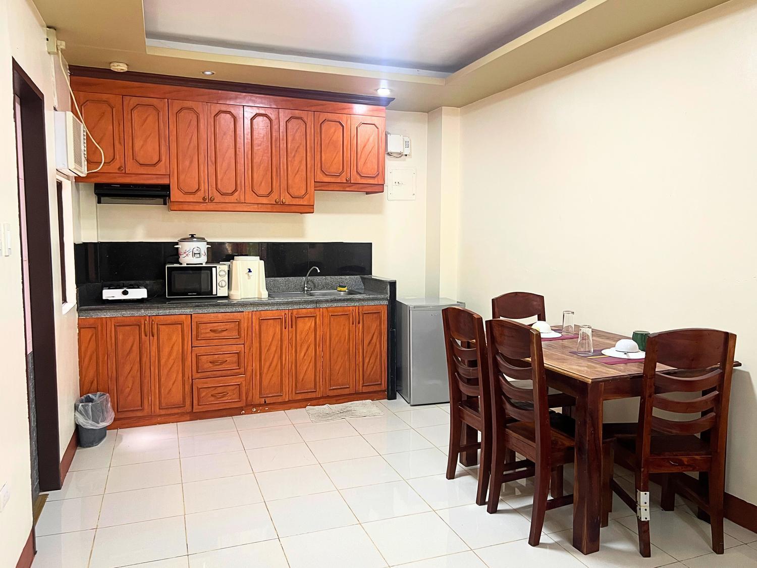 Manora Apartment Talisay  Ngoại thất bức ảnh