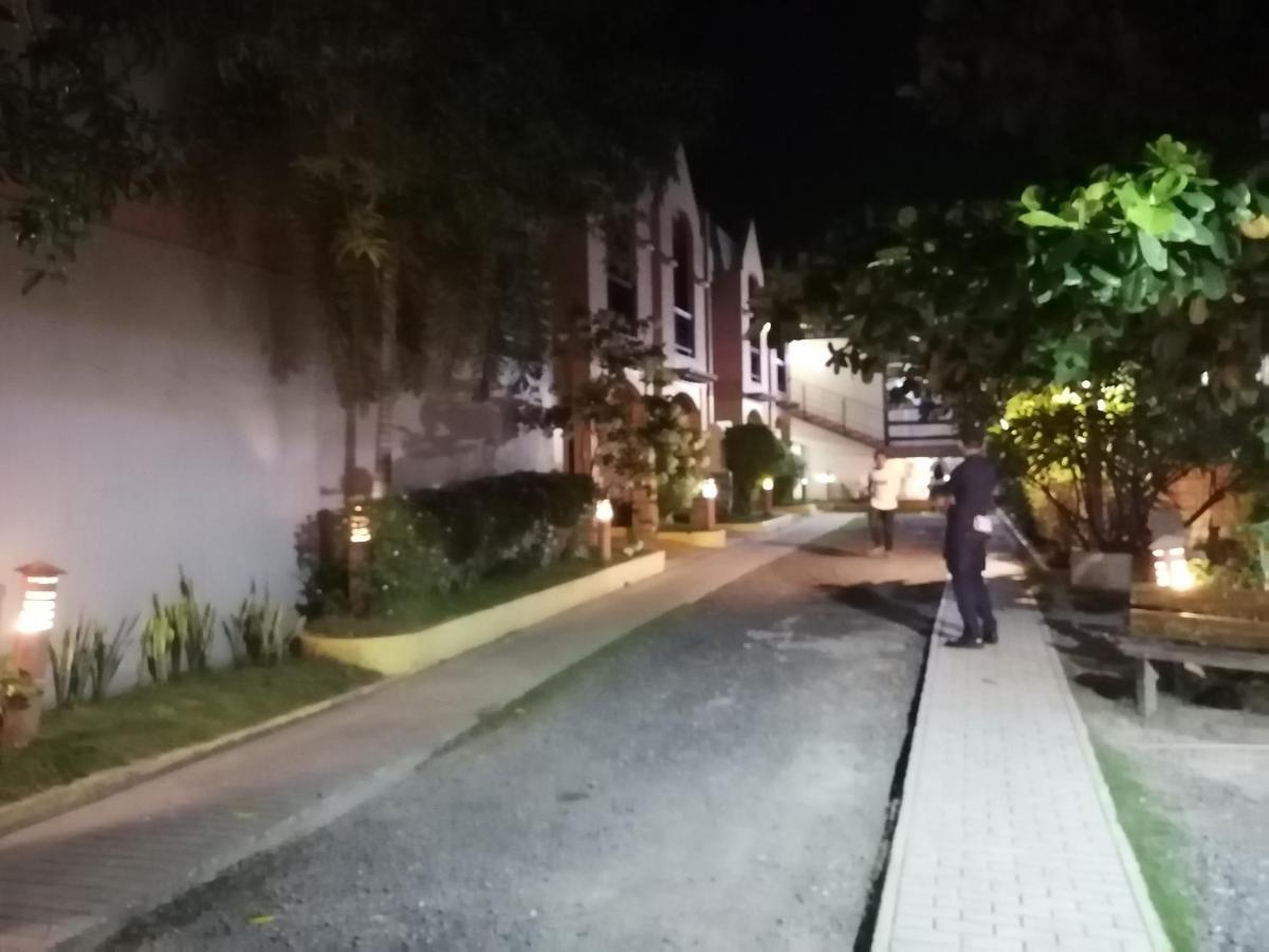 Manora Apartment Talisay  Ngoại thất bức ảnh